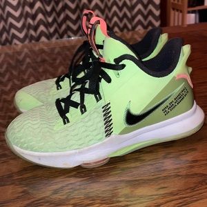 Nike LeBron witness v.5 year 2020 basketball shoes boys